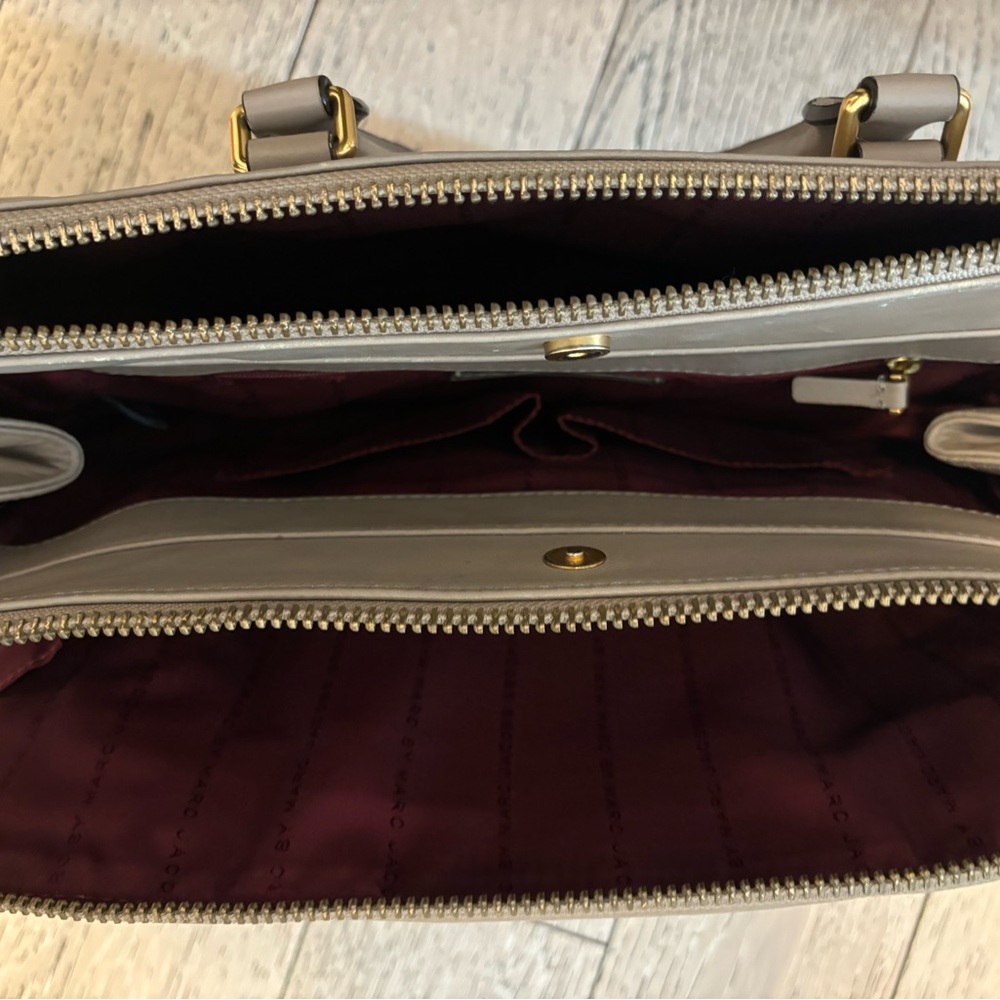 Marc by Marc Jacobs Taupe/Gold Hardware Bag *MINT CONDITION - Picture 10 of 15